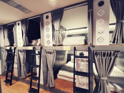 여성 도미토리 내 싱글 침대 — Capzule Bed Phuket